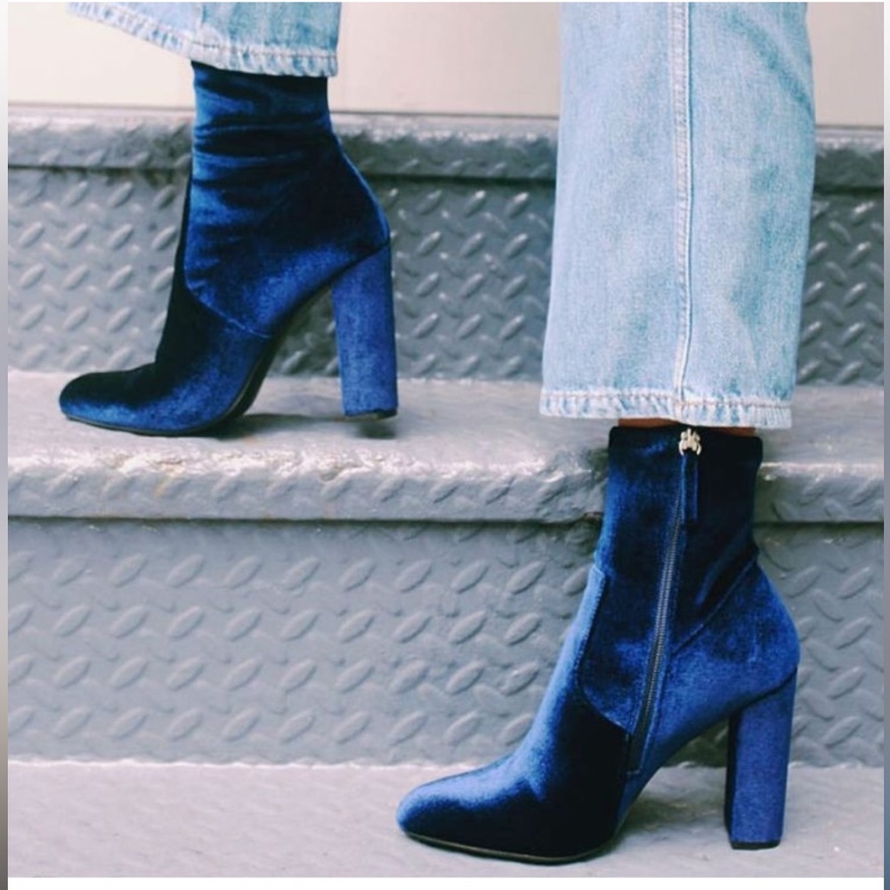 Steve Madden Navy Velvet Booties Gem